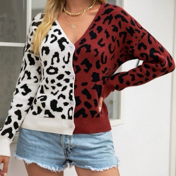 🆕NEW!🛍️Two-Tone Animal Print Sweater 🐾 - Picture 1 of 5